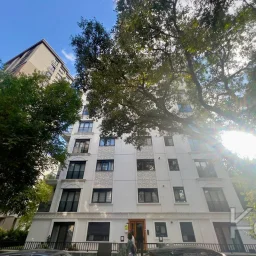 Laci̇vertcadde Kazasker Işik Koleji. Yani Yeni̇ Bi̇nada Balkonlu 2+1