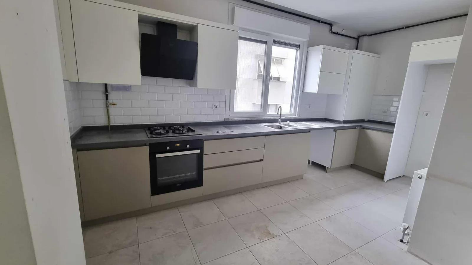 Sağlam'dan Geniş Salonlu Geniş Mutfaklı 125m2 Net Satılık Daire