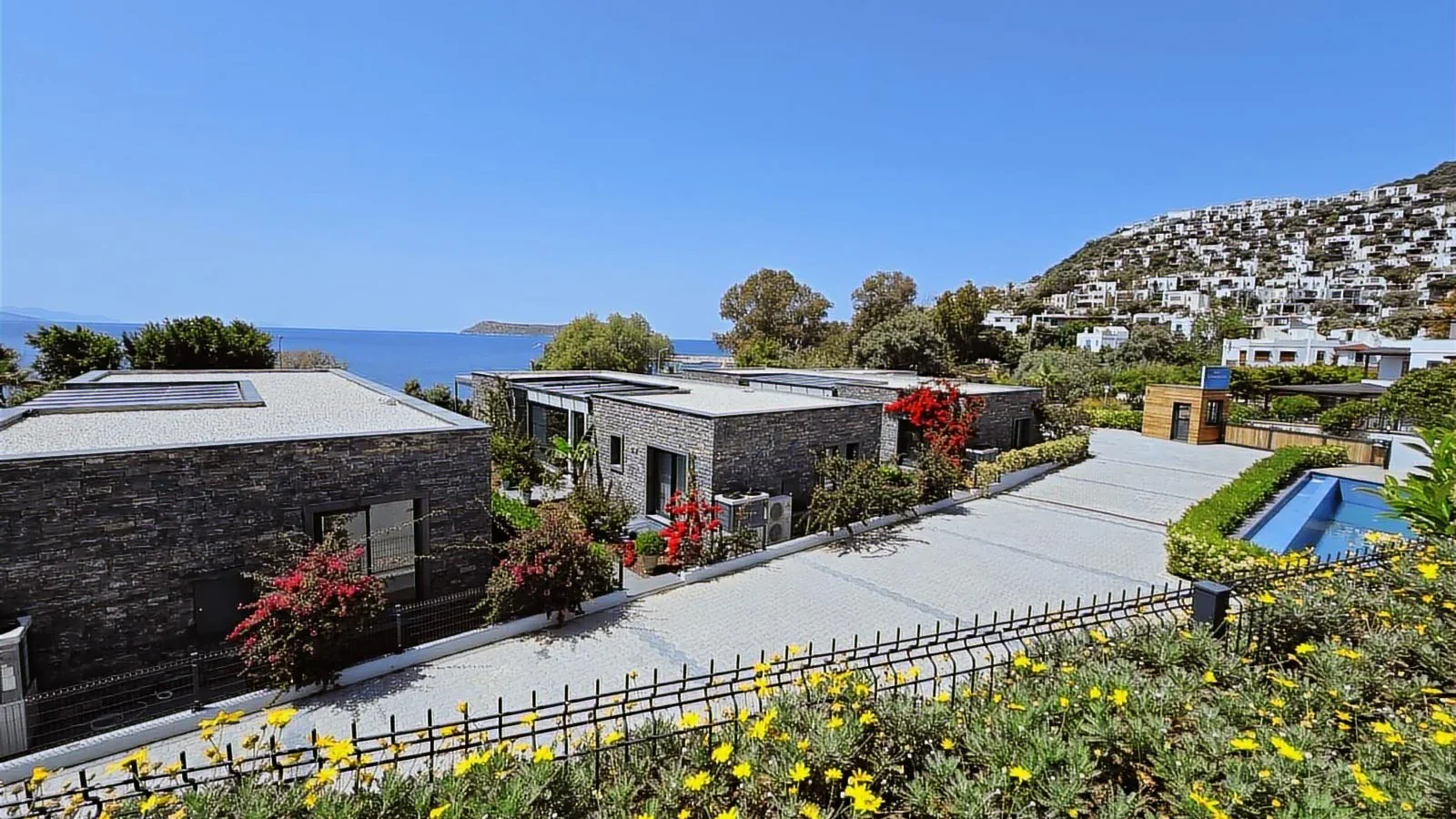Gümüşlük'te Satılık Net 250 M2 3+1 Denize Sıfır Villa
