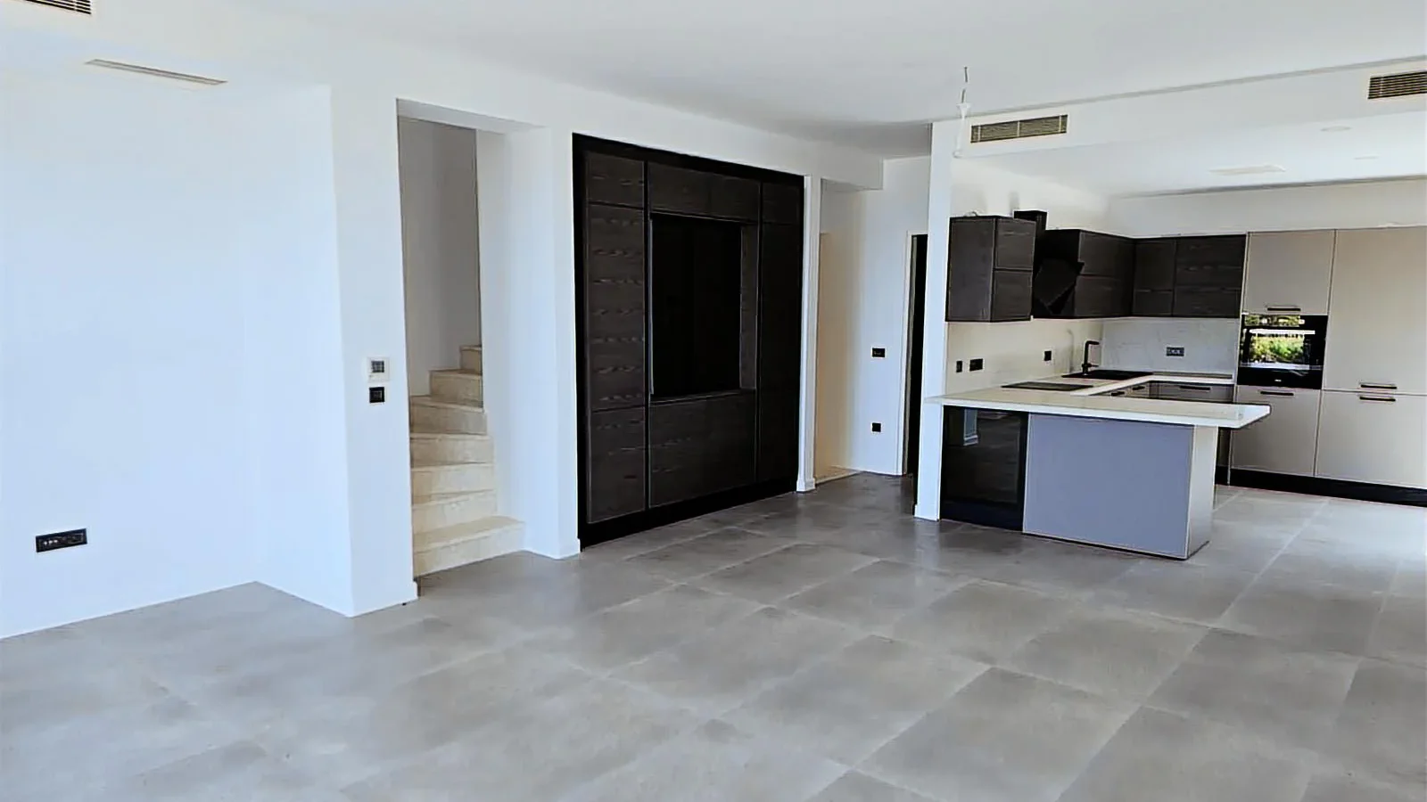 Gümüşlük'te Satılık Net 250 M2 3+1 Denize Sıfır Villa