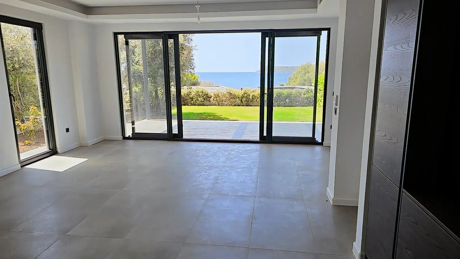 Gümüşlük'te Satılık Net 250 M2 3+1 Denize Sıfır Villa