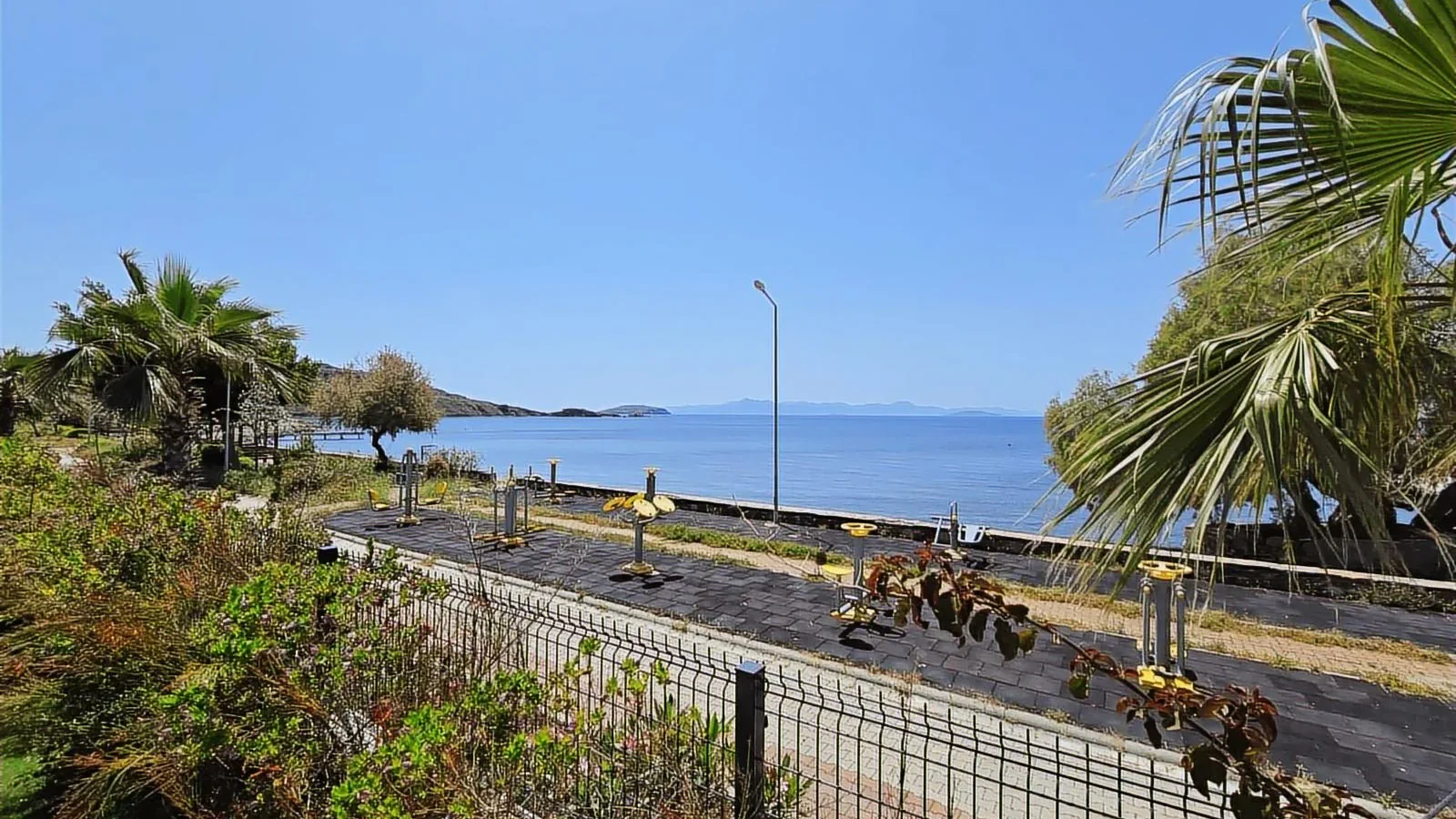 Gümüşlük'te Satılık Net 250 M2 3+1 Denize Sıfır Villa