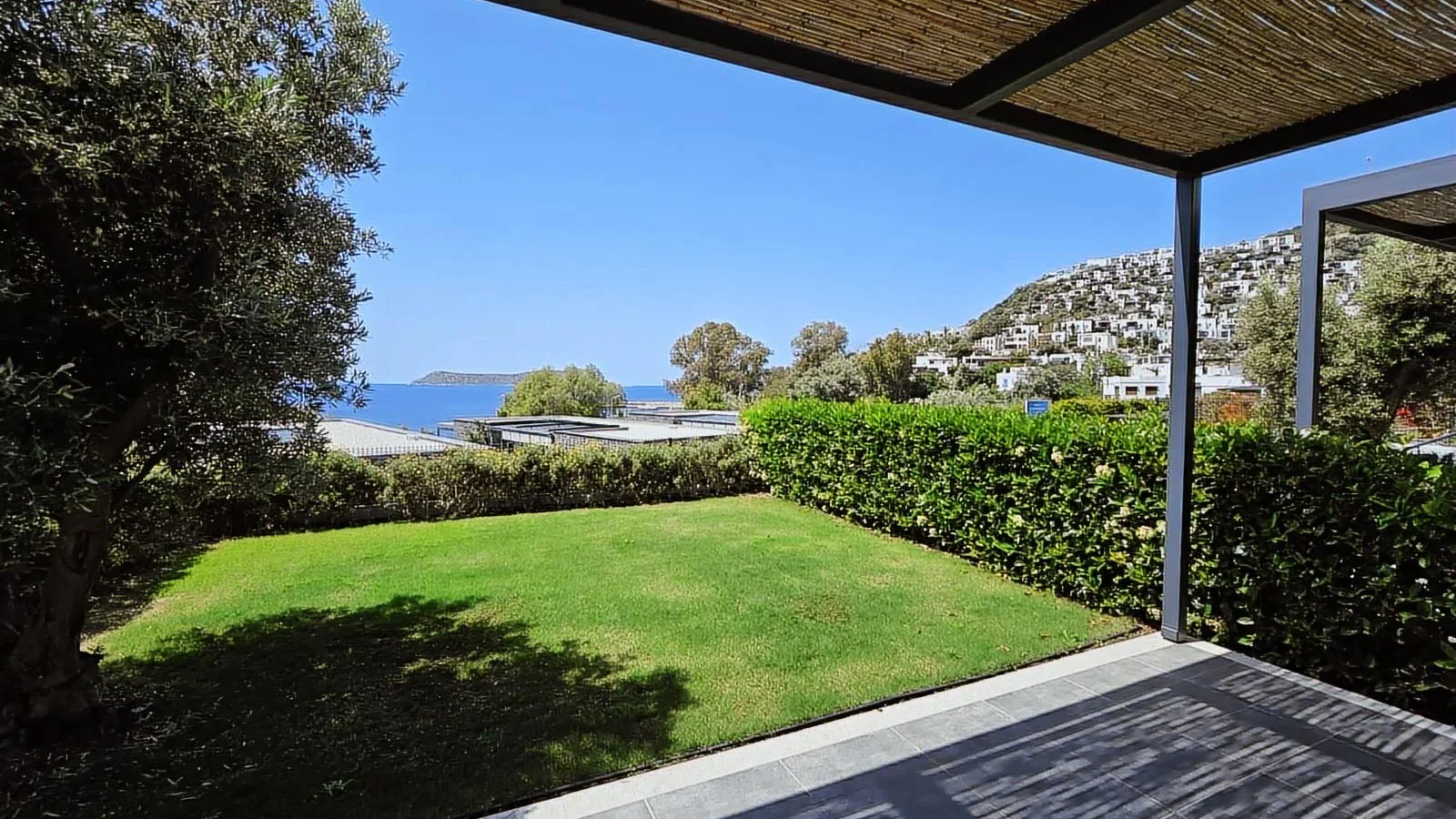Gümüşlük'te Satılık Net 250 M2 3+1 Denize Sıfır Villa