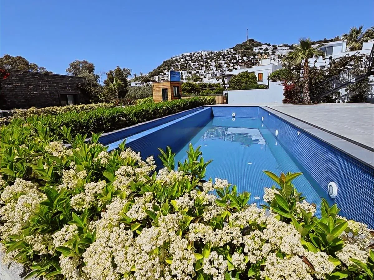 Gümüşlük'te Satılık Net 250 M2 3+1 Denize Sıfır Villa