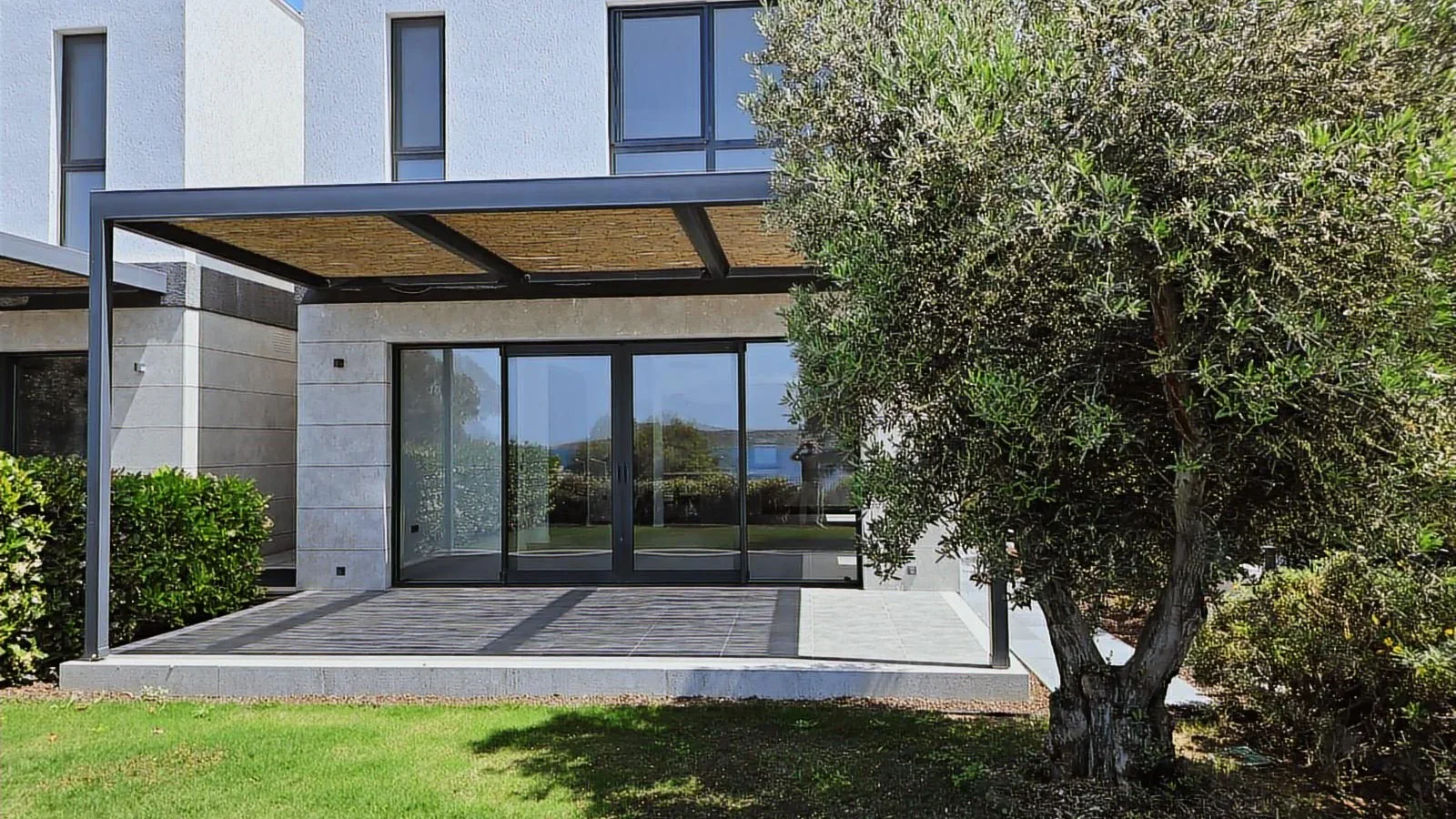 Gümüşlük'te Satılık Net 250 M2 3+1 Denize Sıfır Villa