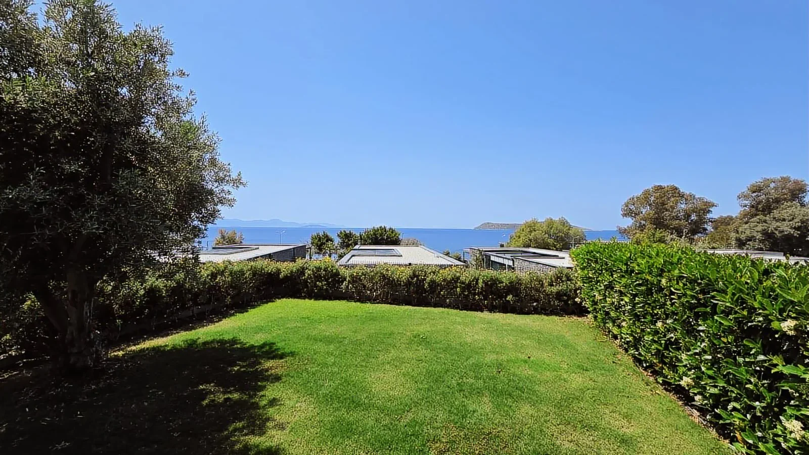 Gümüşlük'te Satılık Net 250 M2 3+1 Denize Sıfır Villa