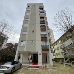 Laci̇vert Cadde Göztepede Bağdat Caddesi̇ne Yakın 2 Bloklu Yeni̇ Bi̇na 4+1 115m²