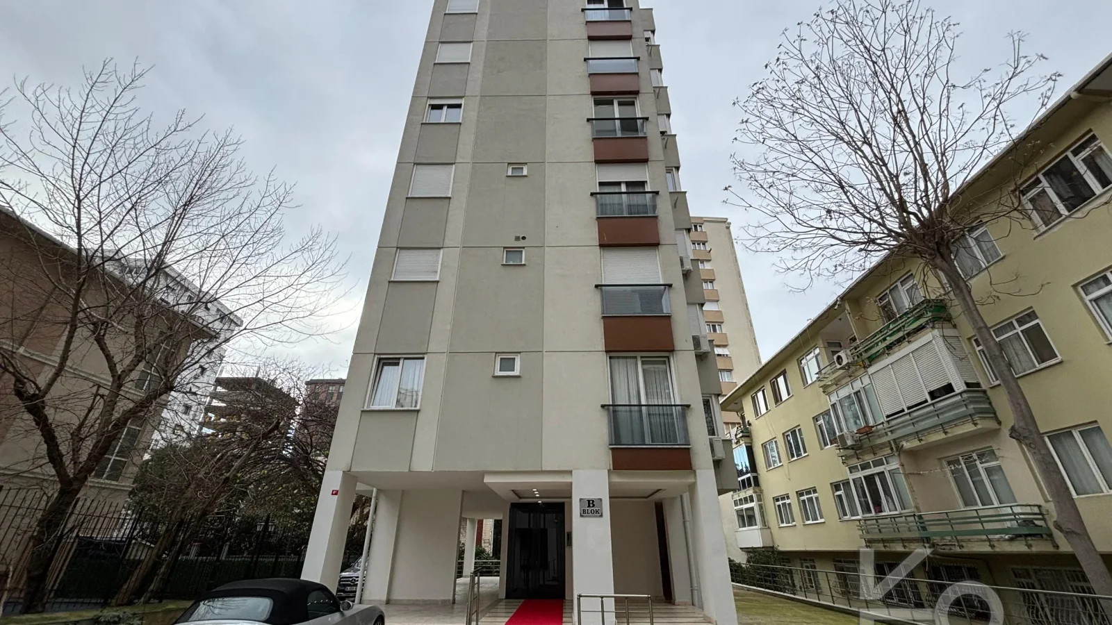 Laci̇vert Cadde Göztepede Bağdat Caddesi̇ne Yakın 2 Bloklu Yeni̇ Bi̇na 4+1 115m²