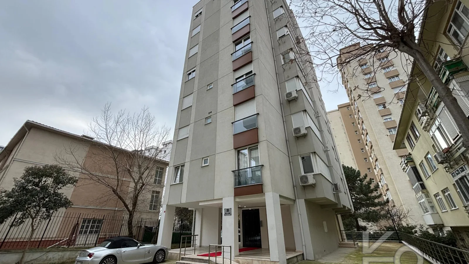Laci̇vert Cadde Göztepede Bağdat Caddesi̇ne Yakın 2 Bloklu Yeni̇ Bi̇na 4+1 115m²