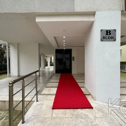 Laci̇vert Cadde Göztepede Bağdat Caddesi̇ne Yakın 2 Bloklu Yeni̇ Bi̇na 4+1 115m²