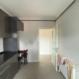 Laci̇vert Cadde Göztepede Bağdat Caddesi̇ne Yakın 2 Bloklu Yeni̇ Bi̇na 4+1 115m²