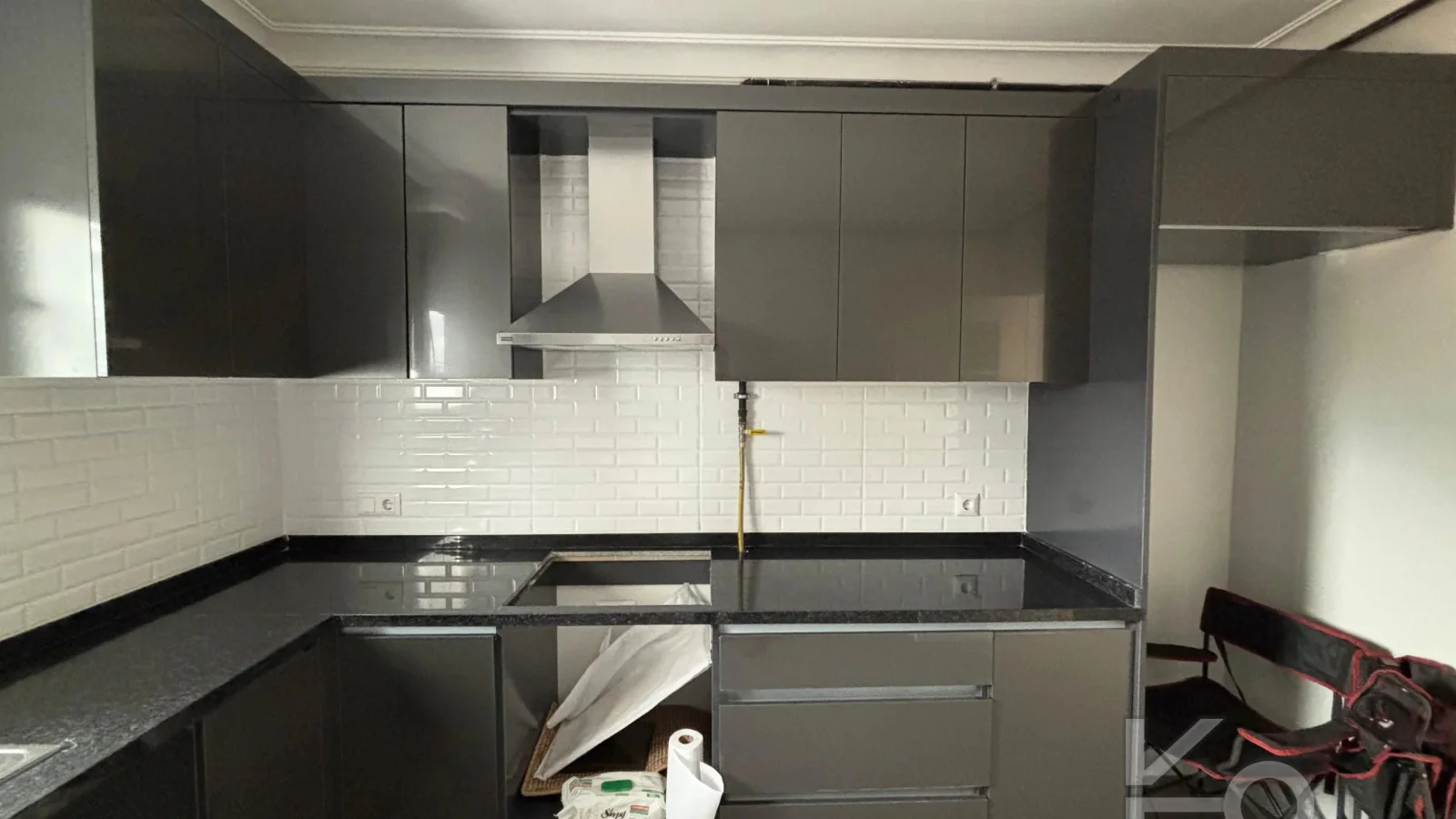 Laci̇vert Cadde Göztepede Bağdat Caddesi̇ne Yakın 2 Bloklu Yeni̇ Bi̇na 4+1 115m²