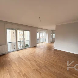 Laci̇vert Cadde Göztepede Bağdat Caddesi̇ne Yakın 2 Bloklu Yeni̇ Bi̇na 4+1 115m²
