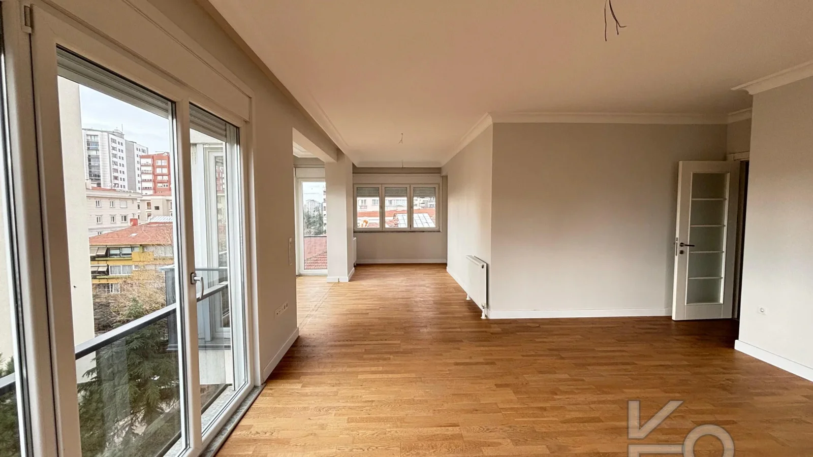 Laci̇vert Cadde Göztepede Bağdat Caddesi̇ne Yakın 2 Bloklu Yeni̇ Bi̇na 4+1 115m²