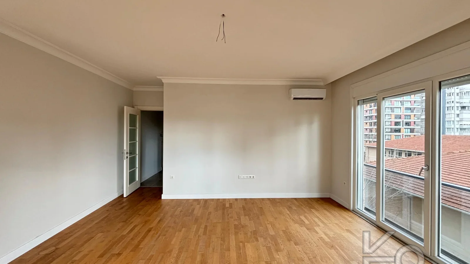 Laci̇vert Cadde Göztepede Bağdat Caddesi̇ne Yakın 2 Bloklu Yeni̇ Bi̇na 4+1 115m²