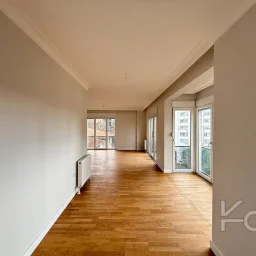 Laci̇vert Cadde Göztepede Bağdat Caddesi̇ne Yakın 2 Bloklu Yeni̇ Bi̇na 4+1 115m²
