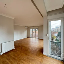 Laci̇vert Cadde Göztepede Bağdat Caddesi̇ne Yakın 2 Bloklu Yeni̇ Bi̇na 4+1 115m²