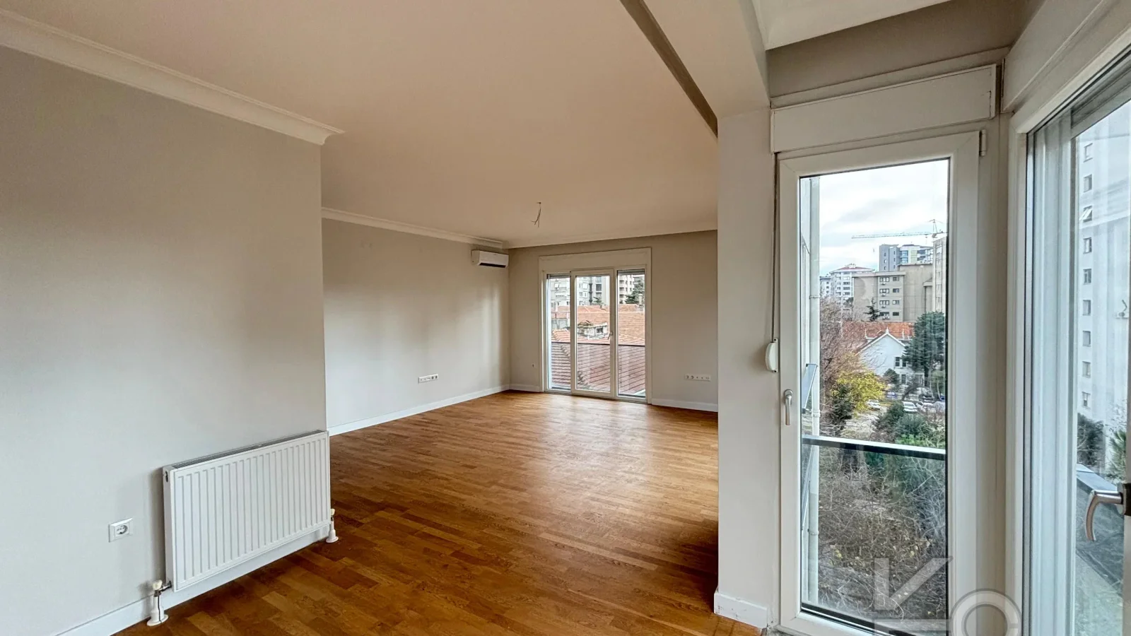 Laci̇vert Cadde Göztepede Bağdat Caddesi̇ne Yakın 2 Bloklu Yeni̇ Bi̇na 4+1 115m²