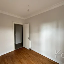 Laci̇vert Cadde Göztepede Bağdat Caddesi̇ne Yakın 2 Bloklu Yeni̇ Bi̇na 4+1 115m²