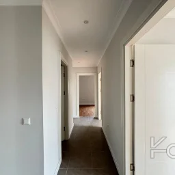 Laci̇vert Cadde Göztepede Bağdat Caddesi̇ne Yakın 2 Bloklu Yeni̇ Bi̇na 4+1 115m²