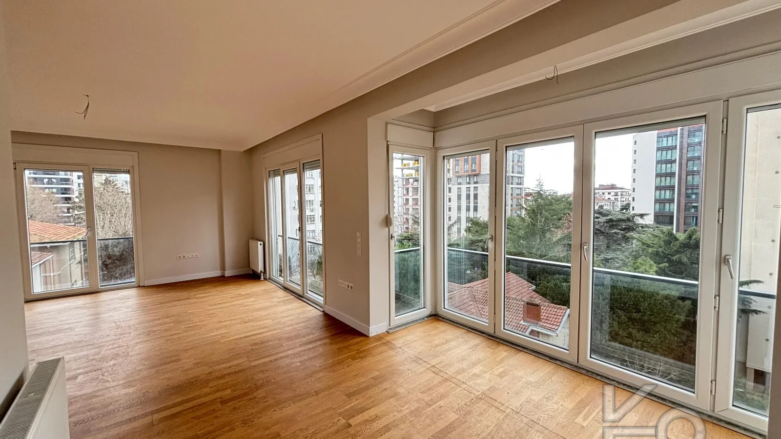 Laci̇vert Cadde Göztepede Bağdat Caddesi̇ne Yakın 2 Bloklu Yeni̇ Bi̇na 4+1 115m²