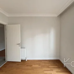 Laci̇vert Cadde Göztepede Bağdat Caddesi̇ne Yakın 2 Bloklu Yeni̇ Bi̇na 4+1 115m²