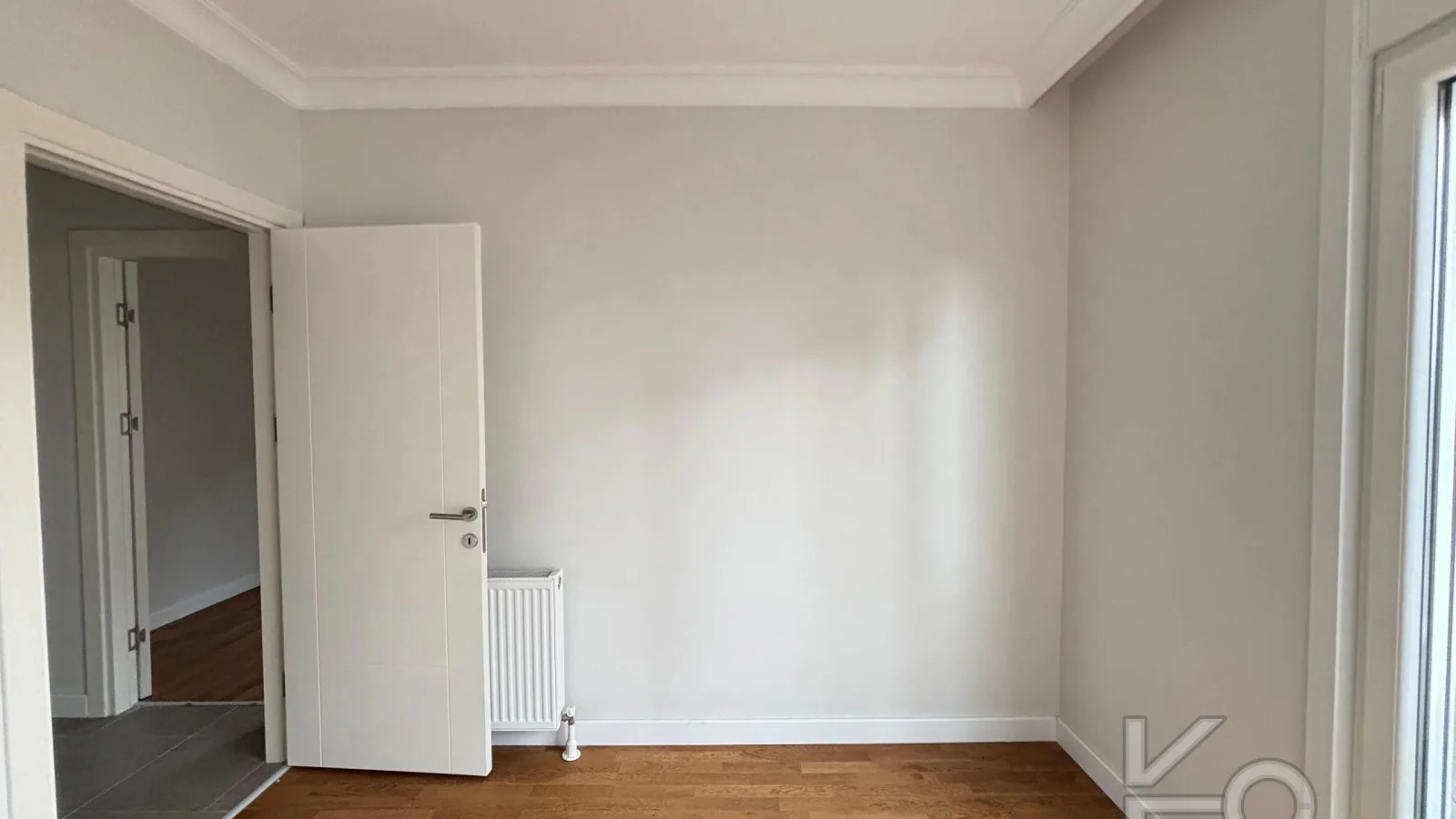 Laci̇vert Cadde Göztepede Bağdat Caddesi̇ne Yakın 2 Bloklu Yeni̇ Bi̇na 4+1 115m²