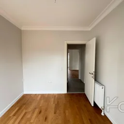 Laci̇vert Cadde Göztepede Bağdat Caddesi̇ne Yakın 2 Bloklu Yeni̇ Bi̇na 4+1 115m²