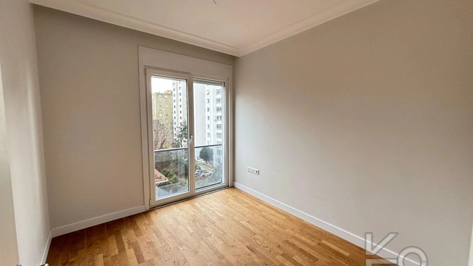 Laci̇vert Cadde Göztepede Bağdat Caddesi̇ne Yakın 2 Bloklu Yeni̇ Bi̇na 4+1 115m²