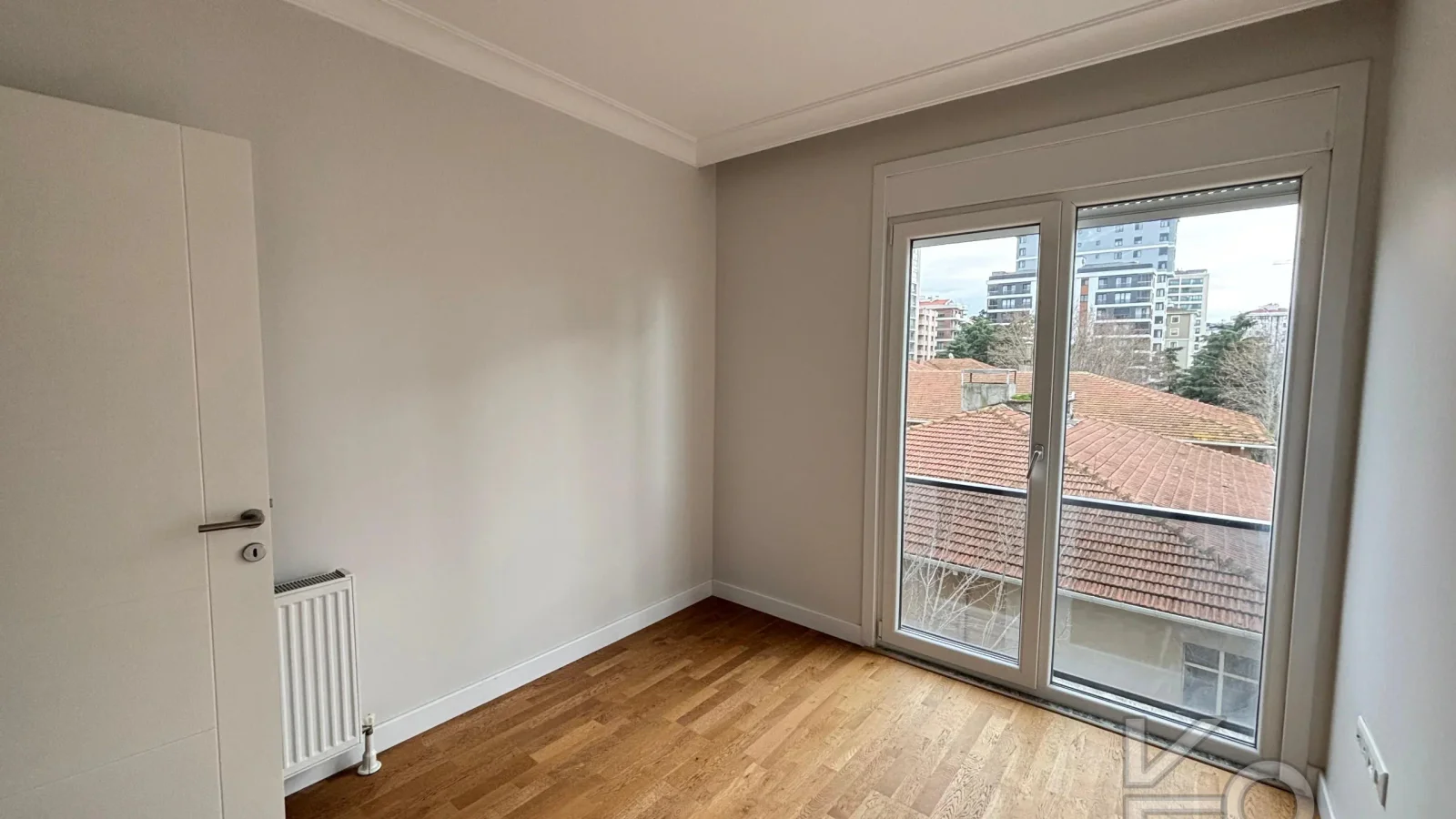 Laci̇vert Cadde Göztepede Bağdat Caddesi̇ne Yakın 2 Bloklu Yeni̇ Bi̇na 4+1 115m²