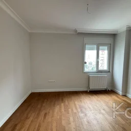 Laci̇vert Cadde Göztepede Bağdat Caddesi̇ne Yakın 2 Bloklu Yeni̇ Bi̇na 4+1 115m²