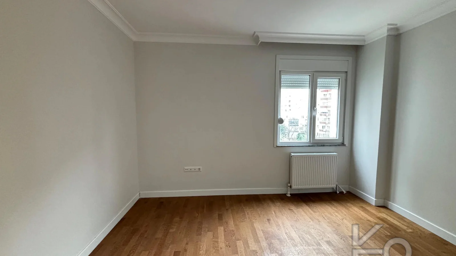 Laci̇vert Cadde Göztepede Bağdat Caddesi̇ne Yakın 2 Bloklu Yeni̇ Bi̇na 4+1 115m²