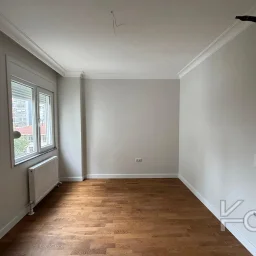 Laci̇vert Cadde Göztepede Bağdat Caddesi̇ne Yakın 2 Bloklu Yeni̇ Bi̇na 4+1 115m²