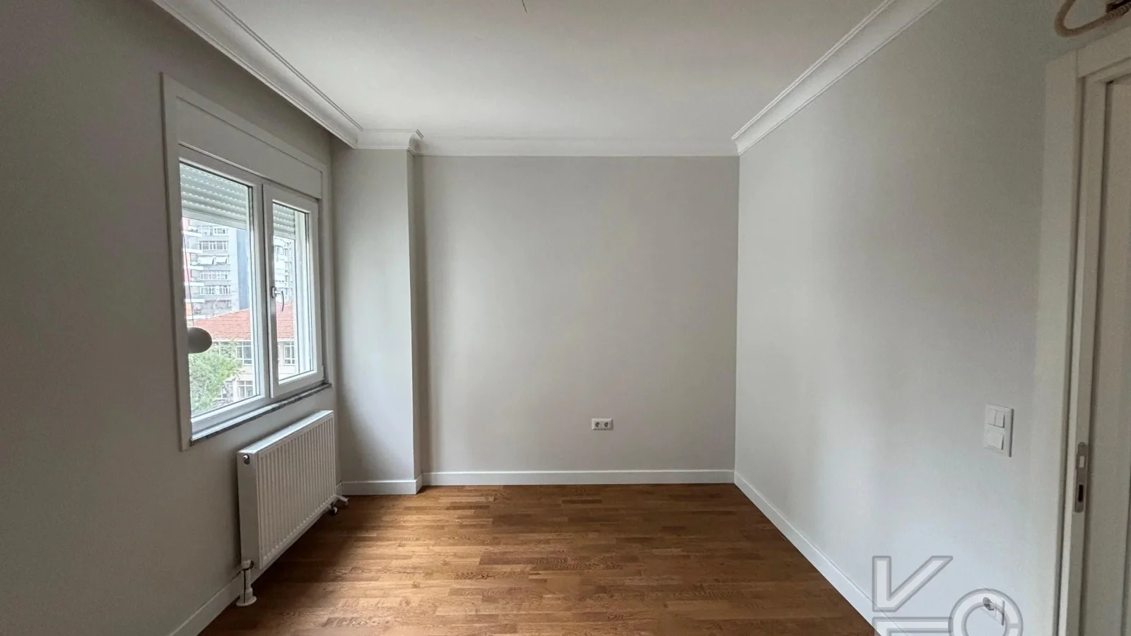 Laci̇vert Cadde Göztepede Bağdat Caddesi̇ne Yakın 2 Bloklu Yeni̇ Bi̇na 4+1 115m²