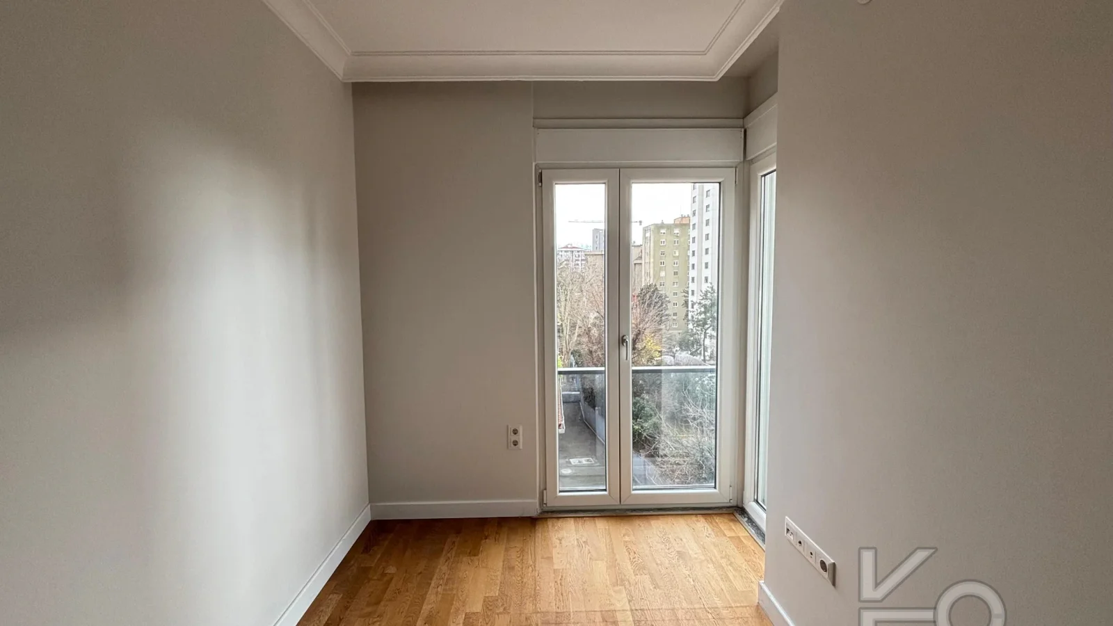 Laci̇vert Cadde Göztepede Bağdat Caddesi̇ne Yakın 2 Bloklu Yeni̇ Bi̇na 4+1 115m²