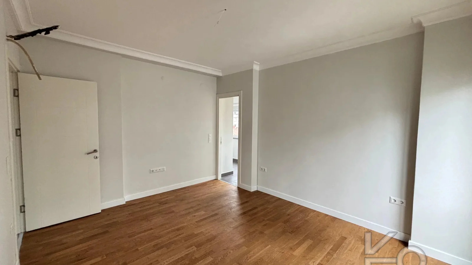 Laci̇vert Cadde Göztepede Bağdat Caddesi̇ne Yakın 2 Bloklu Yeni̇ Bi̇na 4+1 115m²