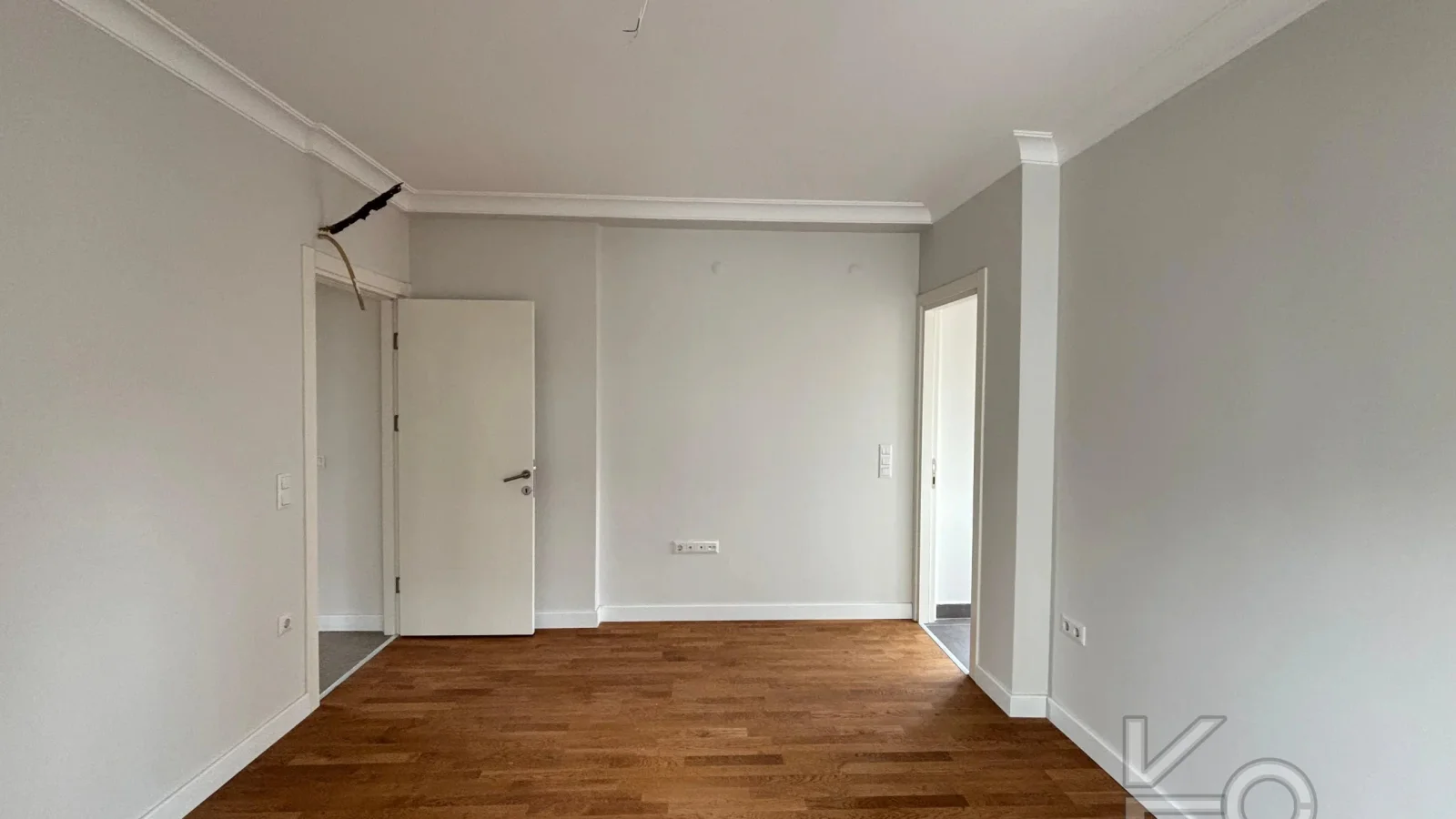 Laci̇vert Cadde Göztepede Bağdat Caddesi̇ne Yakın 2 Bloklu Yeni̇ Bi̇na 4+1 115m²