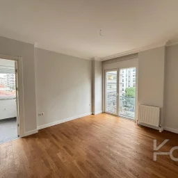 Laci̇vert Cadde Göztepede Bağdat Caddesi̇ne Yakın 2 Bloklu Yeni̇ Bi̇na 4+1 115m²