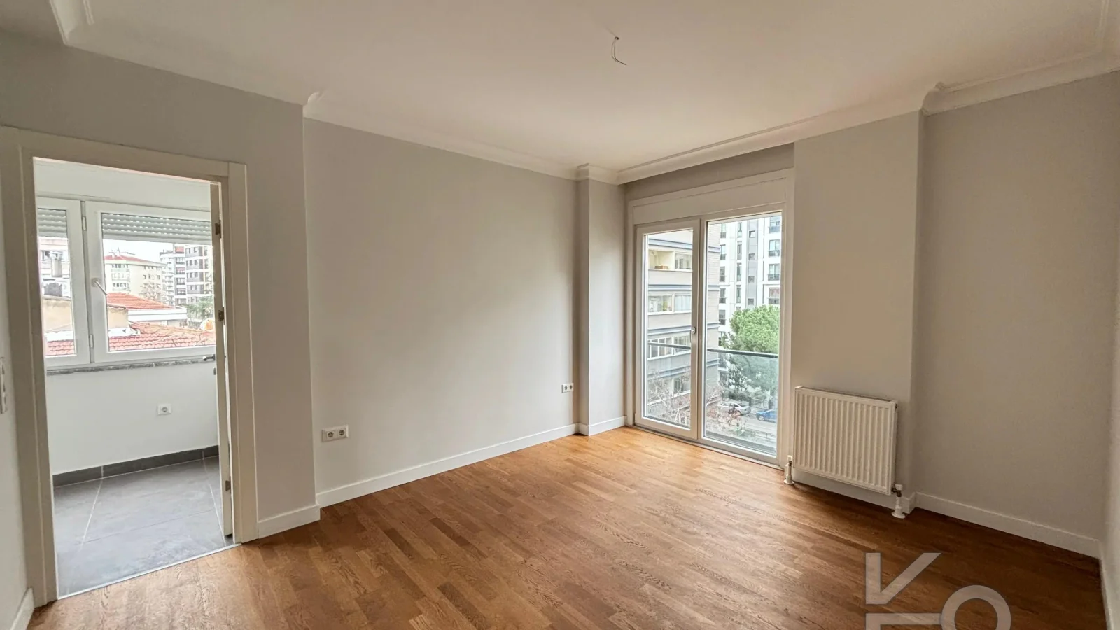 Laci̇vert Cadde Göztepede Bağdat Caddesi̇ne Yakın 2 Bloklu Yeni̇ Bi̇na 4+1 115m²