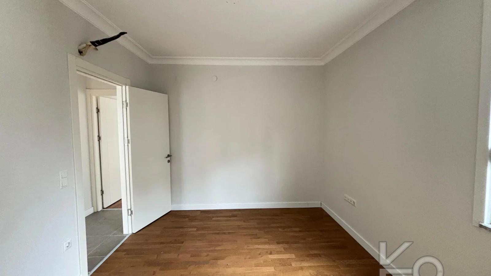 Laci̇vert Cadde Göztepede Bağdat Caddesi̇ne Yakın 2 Bloklu Yeni̇ Bi̇na 4+1 115m²