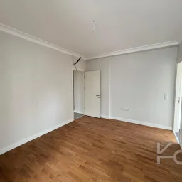 Laci̇vert Cadde Göztepede Bağdat Caddesi̇ne Yakın 2 Bloklu Yeni̇ Bi̇na 4+1 115m²