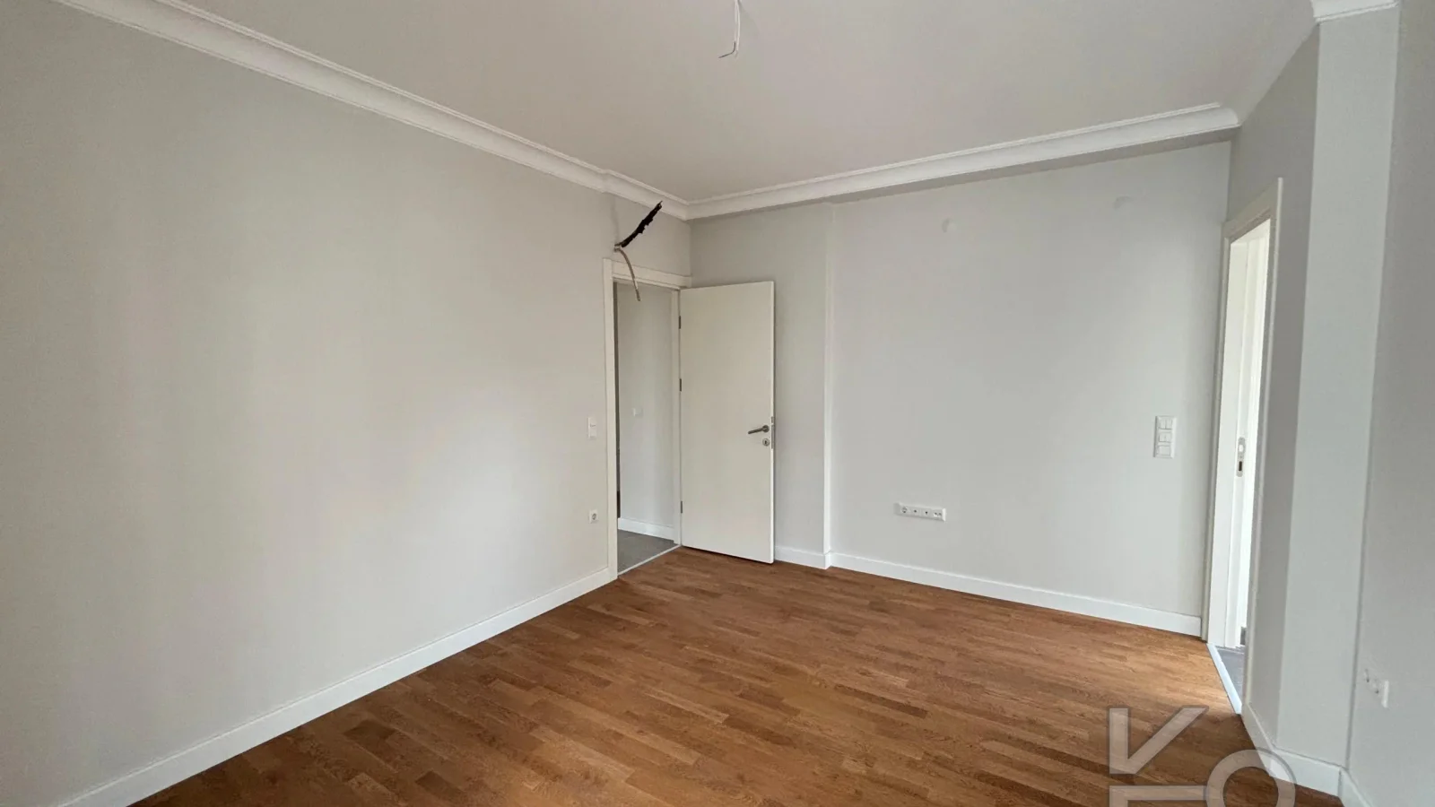 Laci̇vert Cadde Göztepede Bağdat Caddesi̇ne Yakın 2 Bloklu Yeni̇ Bi̇na 4+1 115m²