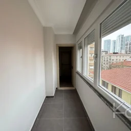 Laci̇vert Cadde Göztepede Bağdat Caddesi̇ne Yakın 2 Bloklu Yeni̇ Bi̇na 4+1 115m²