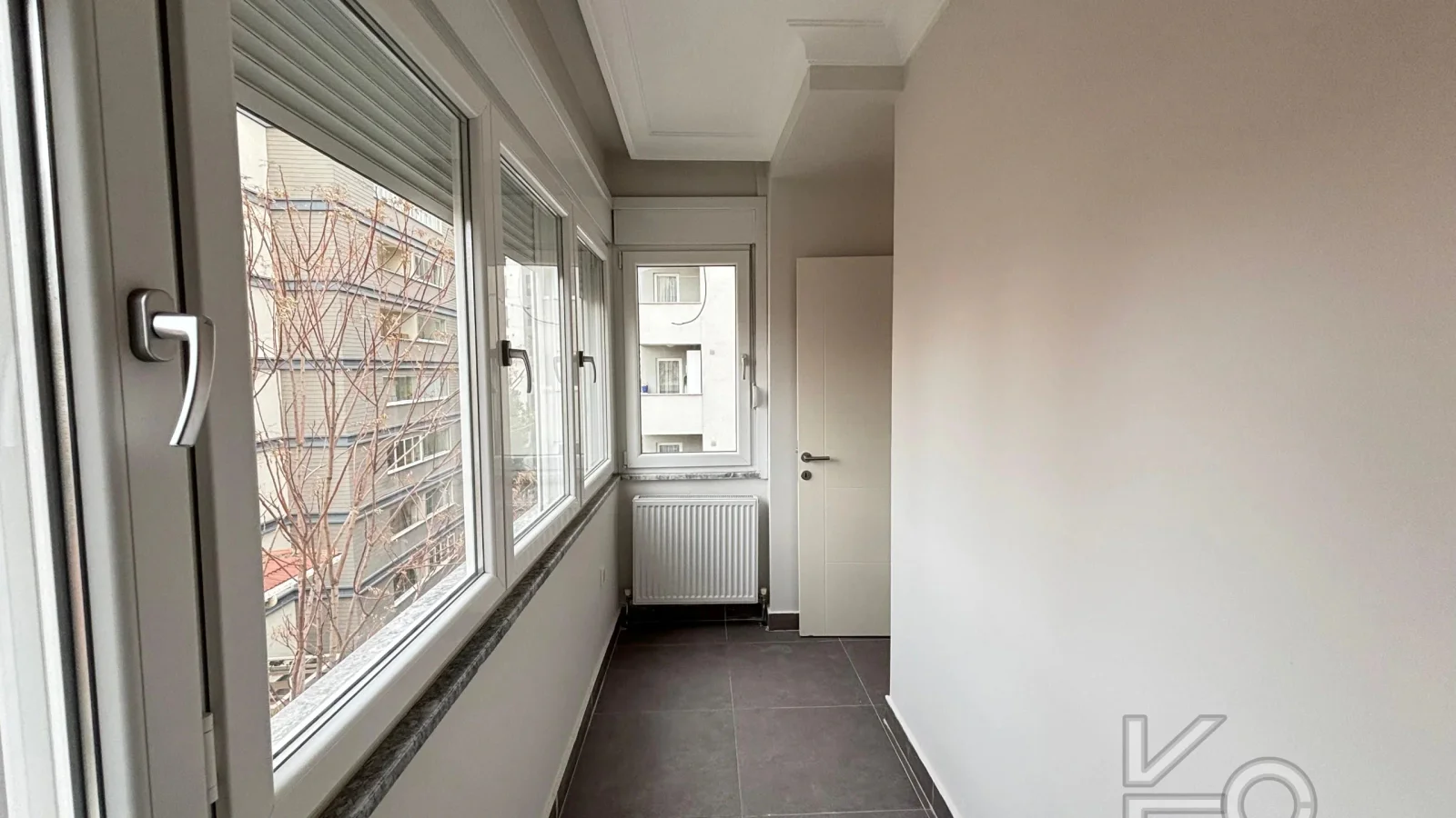 Laci̇vert Cadde Göztepede Bağdat Caddesi̇ne Yakın 2 Bloklu Yeni̇ Bi̇na 4+1 115m²