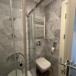 Laci̇vert Cadde Göztepede Bağdat Caddesi̇ne Yakın 2 Bloklu Yeni̇ Bi̇na 4+1 115m²