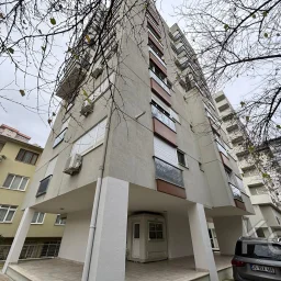 Laci̇vert Cadde Göztepede Bağdat Caddesi̇ne Yakın 2 Bloklu Yeni̇ Bi̇na 4+1 115m²