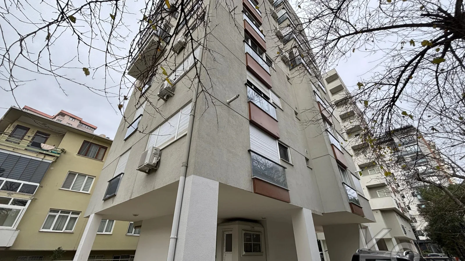 Laci̇vert Cadde Göztepede Bağdat Caddesi̇ne Yakın 2 Bloklu Yeni̇ Bi̇na 4+1 115m²