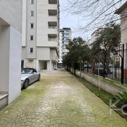 Laci̇vert Cadde Göztepede Bağdat Caddesi̇ne Yakın 2 Bloklu Yeni̇ Bi̇na 4+1 115m²