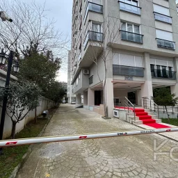 Laci̇vert Cadde Göztepede Bağdat Caddesi̇ne Yakın 2 Bloklu Yeni̇ Bi̇na 4+1 115m²