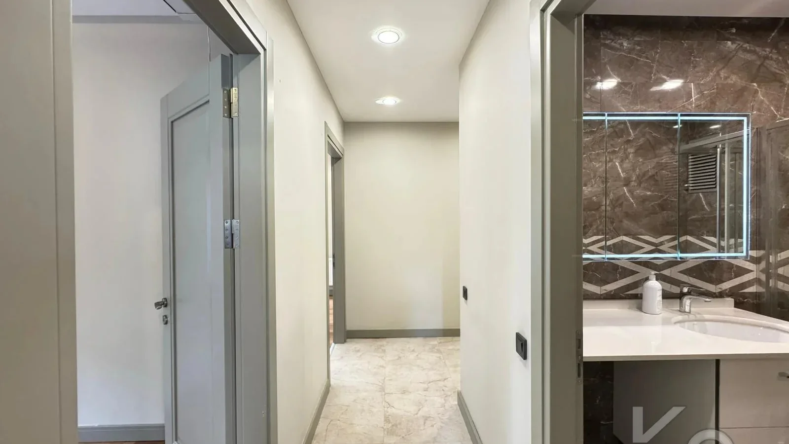 Academy Çi̇ftehavuzlar Sahi̇lde Presti̇jli̇ Yeni̇ Bi̇nada 90m2 2+1 